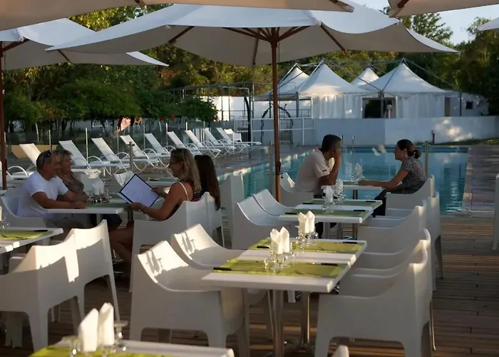 Zecamping 2 Etoiles Acces Direct A La Chiens Acceptes Piscine Campingplads Ghisonaccia